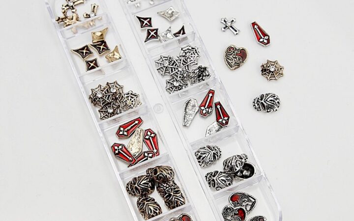 Charms uñas góticas metálicos: solución a uñas dañadas